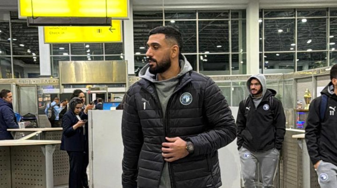 بعثة فريق بيراميدز تصل مطار القاهرة استعداداً للسفر إلى المغرب لملاقاة فريق الجيش الملكي في منافسات حماسية