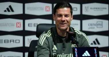 ليفربول يقترب من التعاقد مع ألونسو لتولي تدريب الفريق لموسم ثلاث سنوات بشرط عدم تحقيق سلوت لقب الأبطال